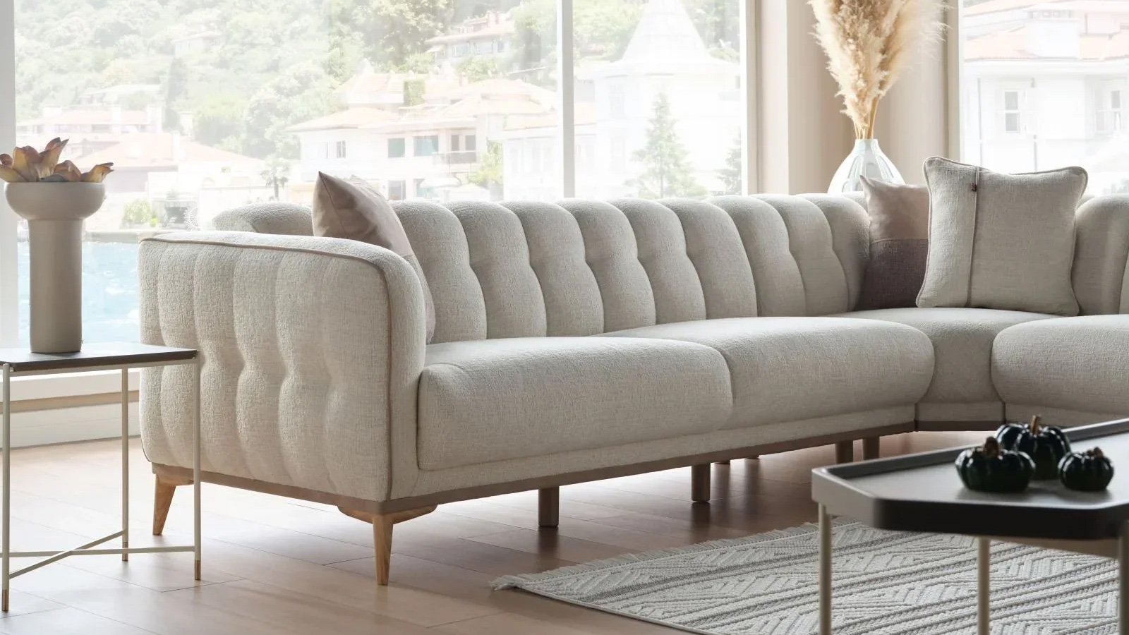 Mitra Corner V-Shape