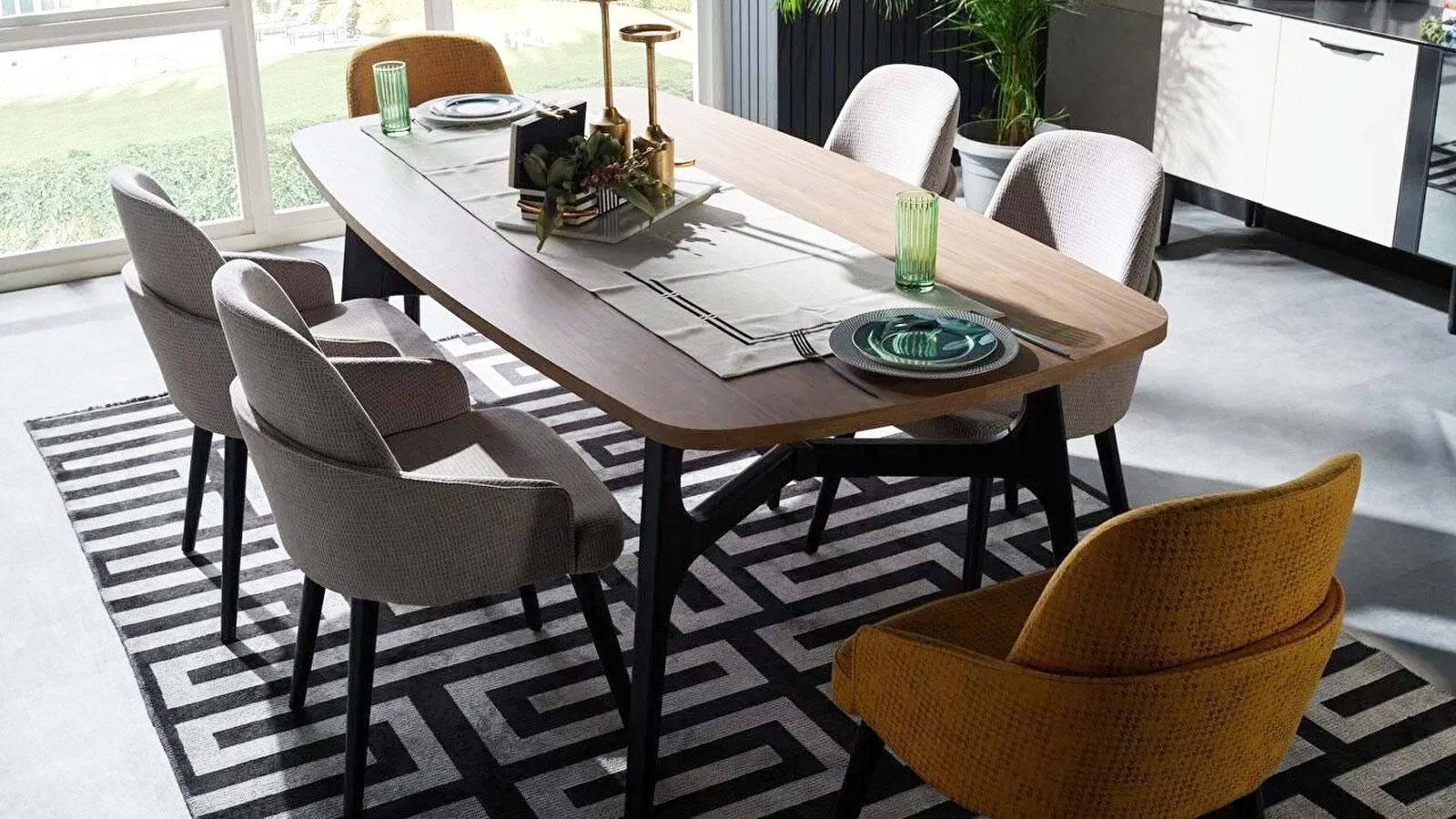 Mary Dining Mary Dining